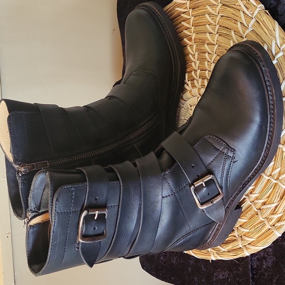 Frye  Black Zip-Up Boots WO's Size 7 EUC - Picture 3 of 12